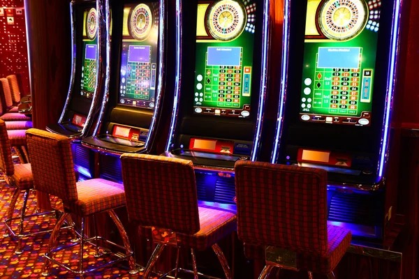 h5 f08 Auto Roulette live table with automated wheel and betting interface